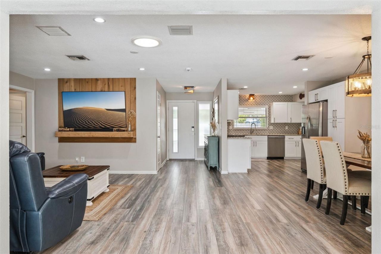 2609 S Crystal Lake Drive, Orlando, FL 32806 Photo