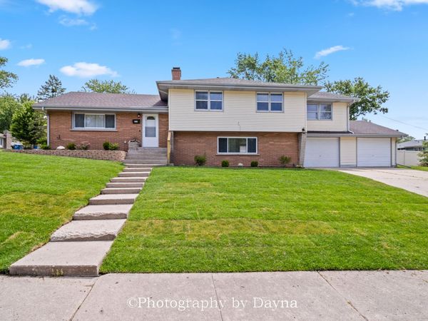 212 Valley Avenue , Bradley, IL 60915