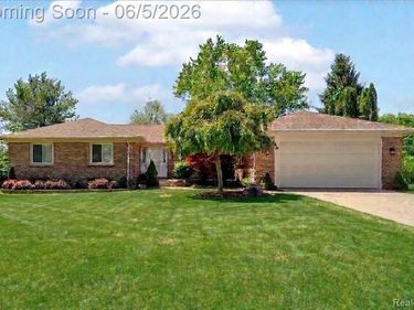 36615 Almond Circle, Farmington Hills, MI 48335