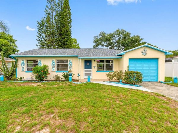 126 W GRAPEFRUIT CIRCLE , CLEARWATER, FL 33759