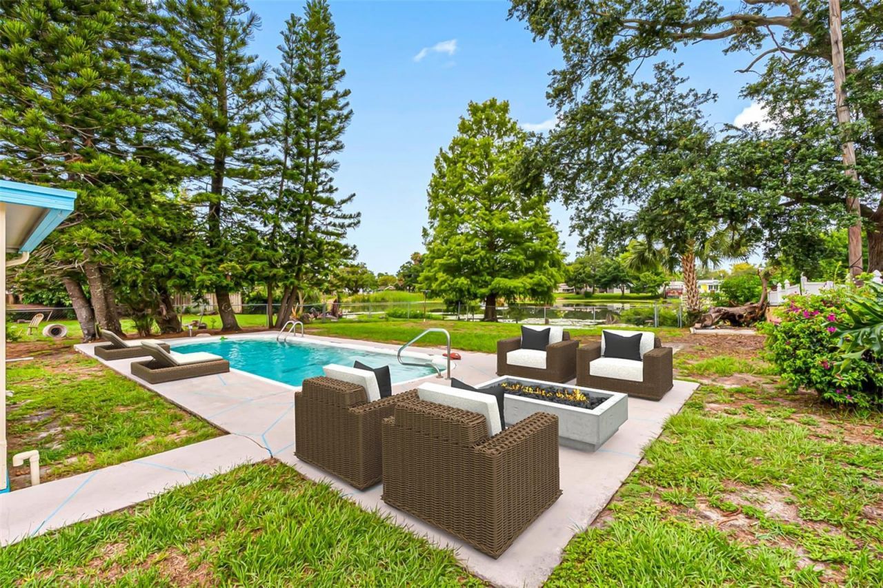 126 W Grapefruit Circle, Clearwater, FL 33759 Photo