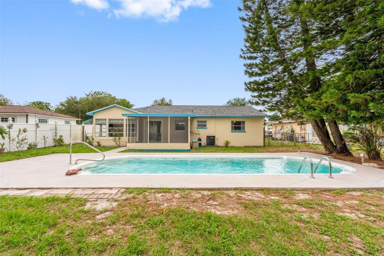 126 W Grapefruit Circle, Clearwater, FL 33759 Photo