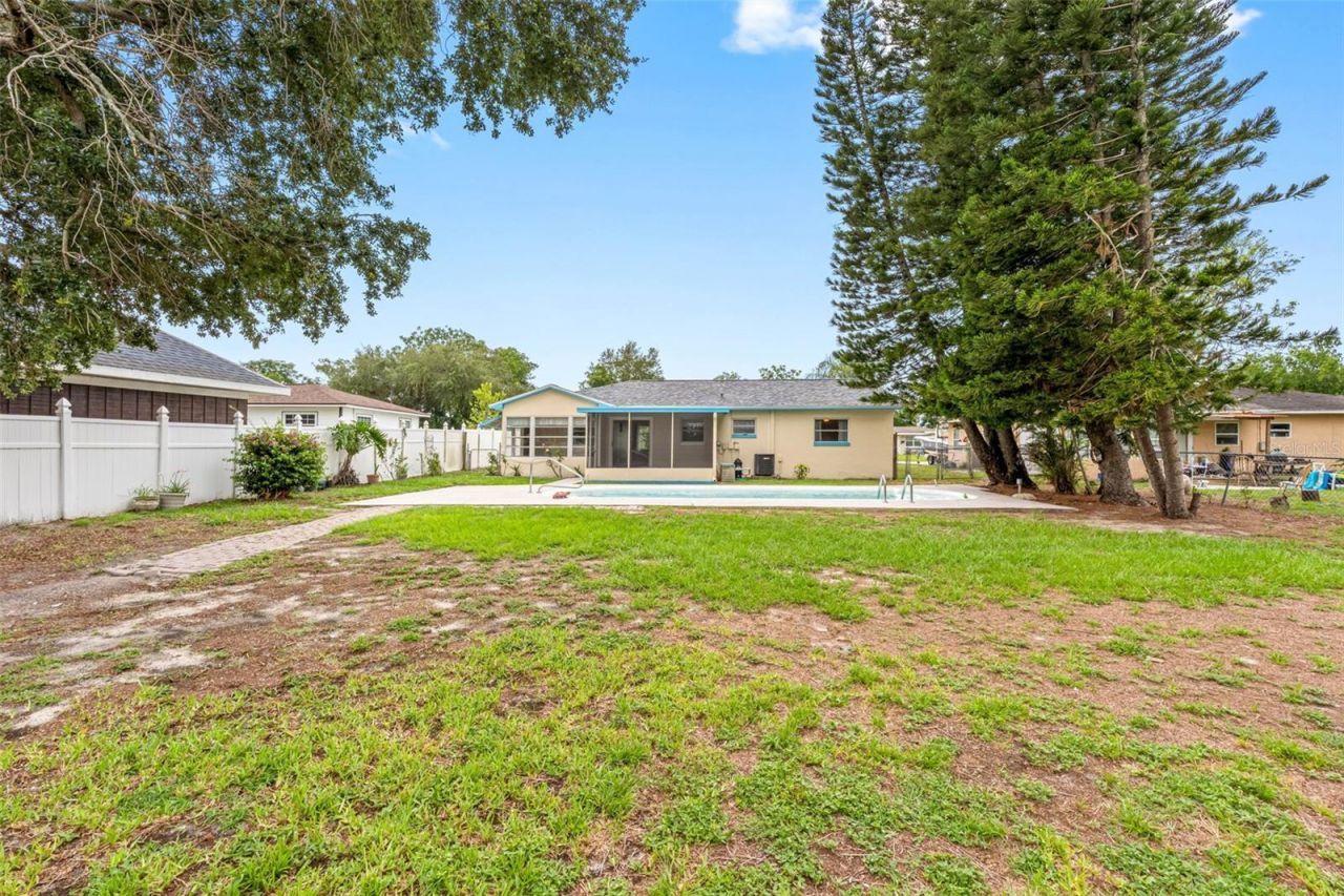 126 W Grapefruit Circle, Clearwater, FL 33759 Photo