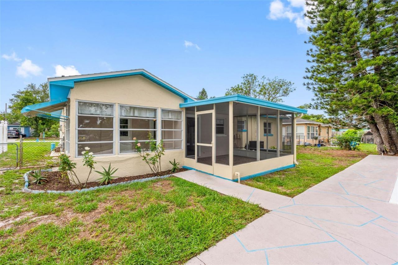 126 W Grapefruit Circle, Clearwater, FL 33759 Photo