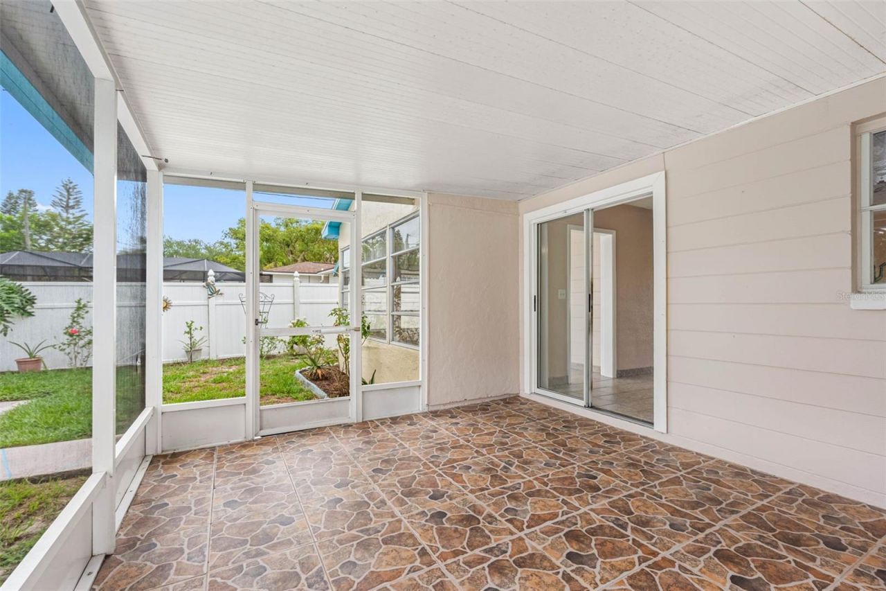 126 W Grapefruit Circle, Clearwater, FL 33759 Photo