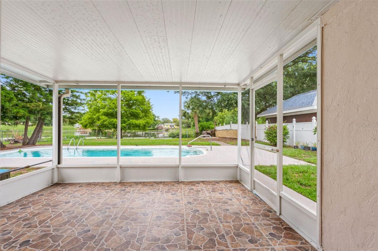 126 W Grapefruit Circle, Clearwater, FL 33759 Photo