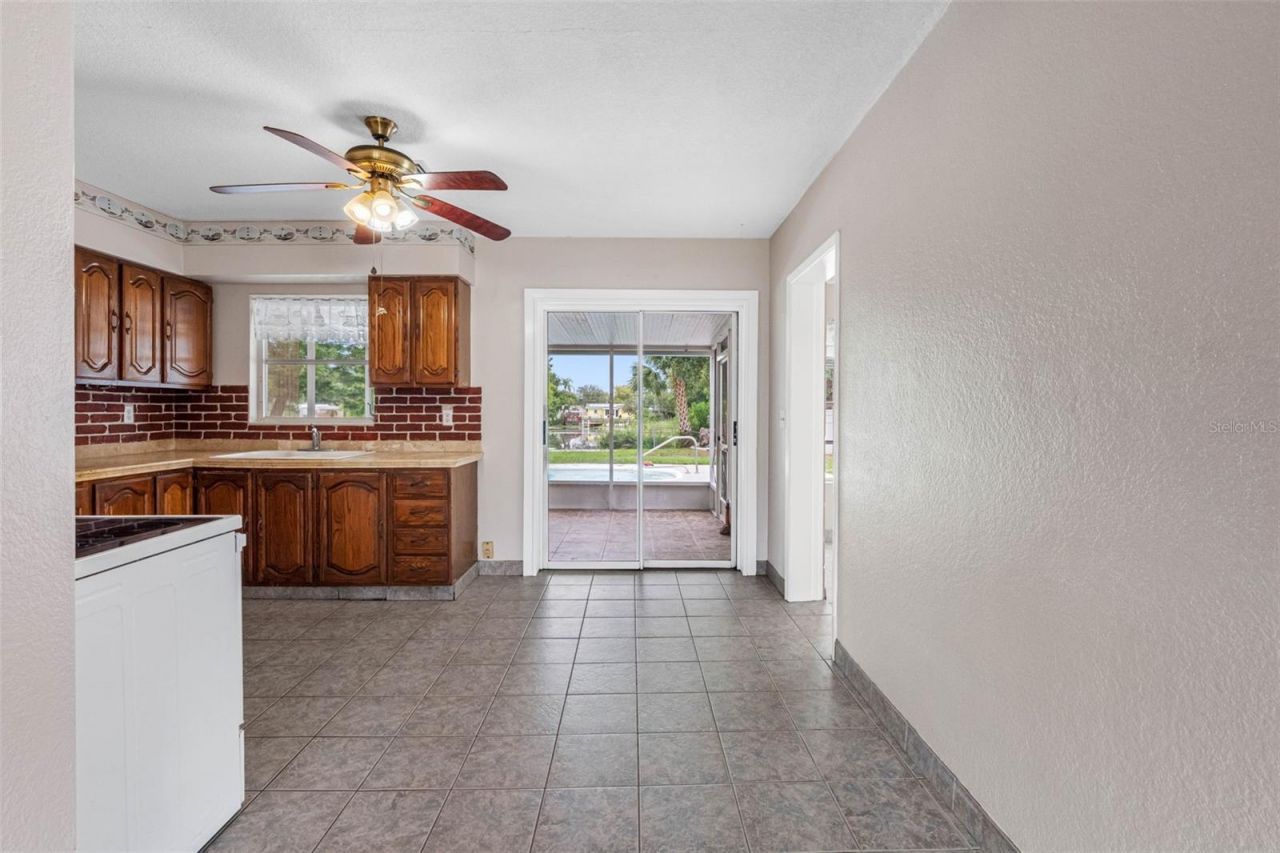 126 W Grapefruit Circle, Clearwater, FL 33759 Photo