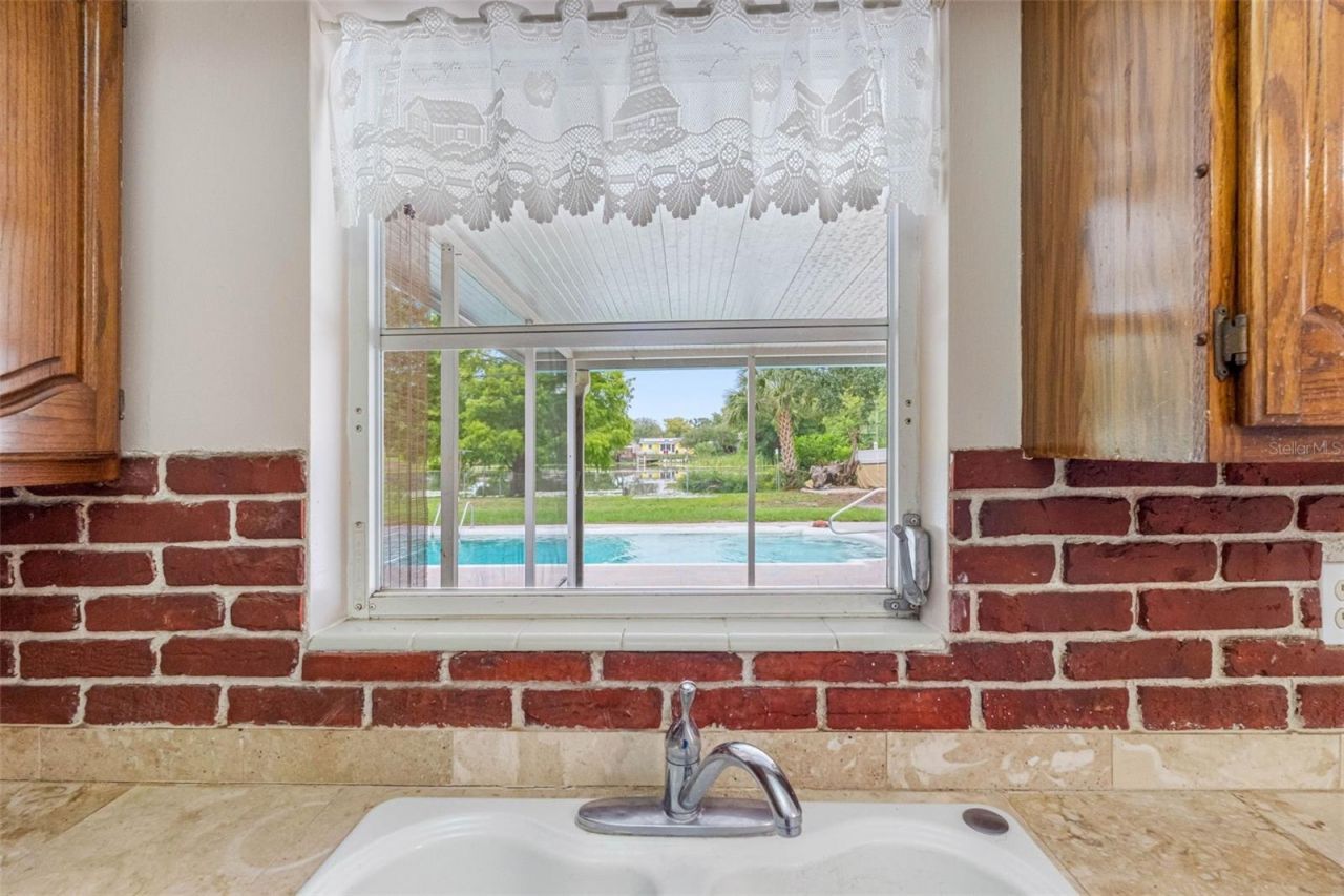 126 W Grapefruit Circle, Clearwater, FL 33759 Photo