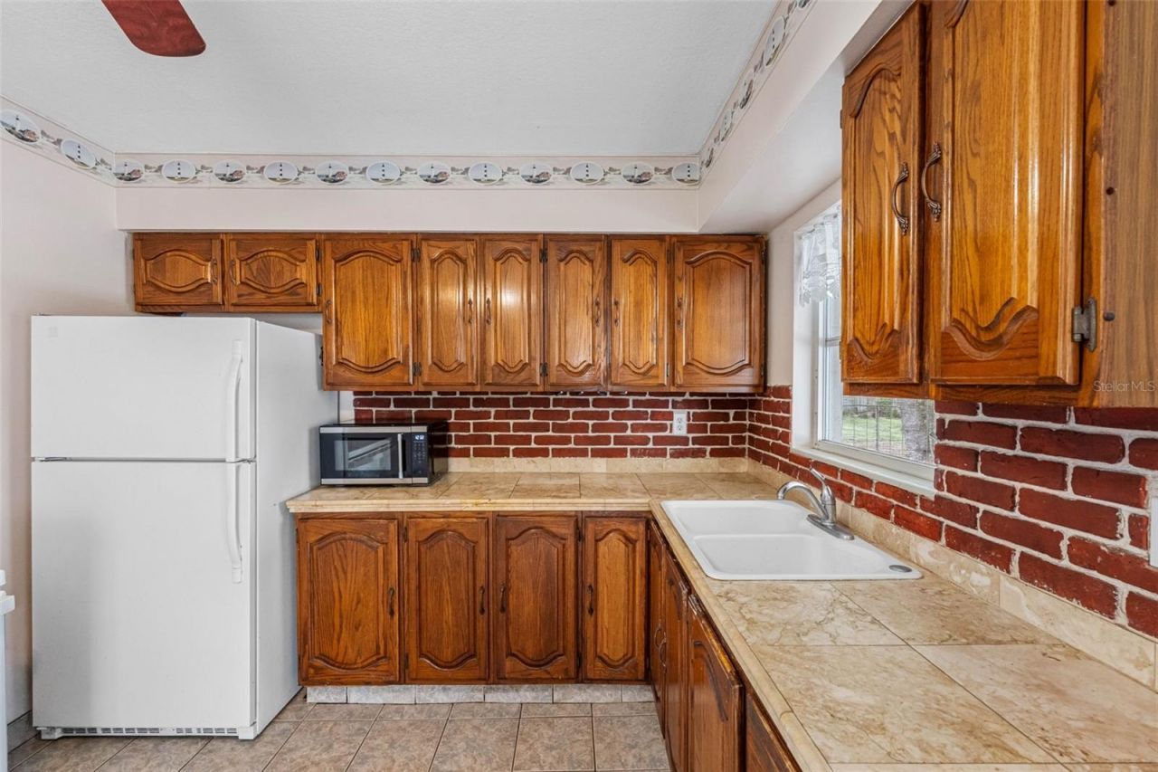 126 W Grapefruit Circle, Clearwater, FL 33759 Photo