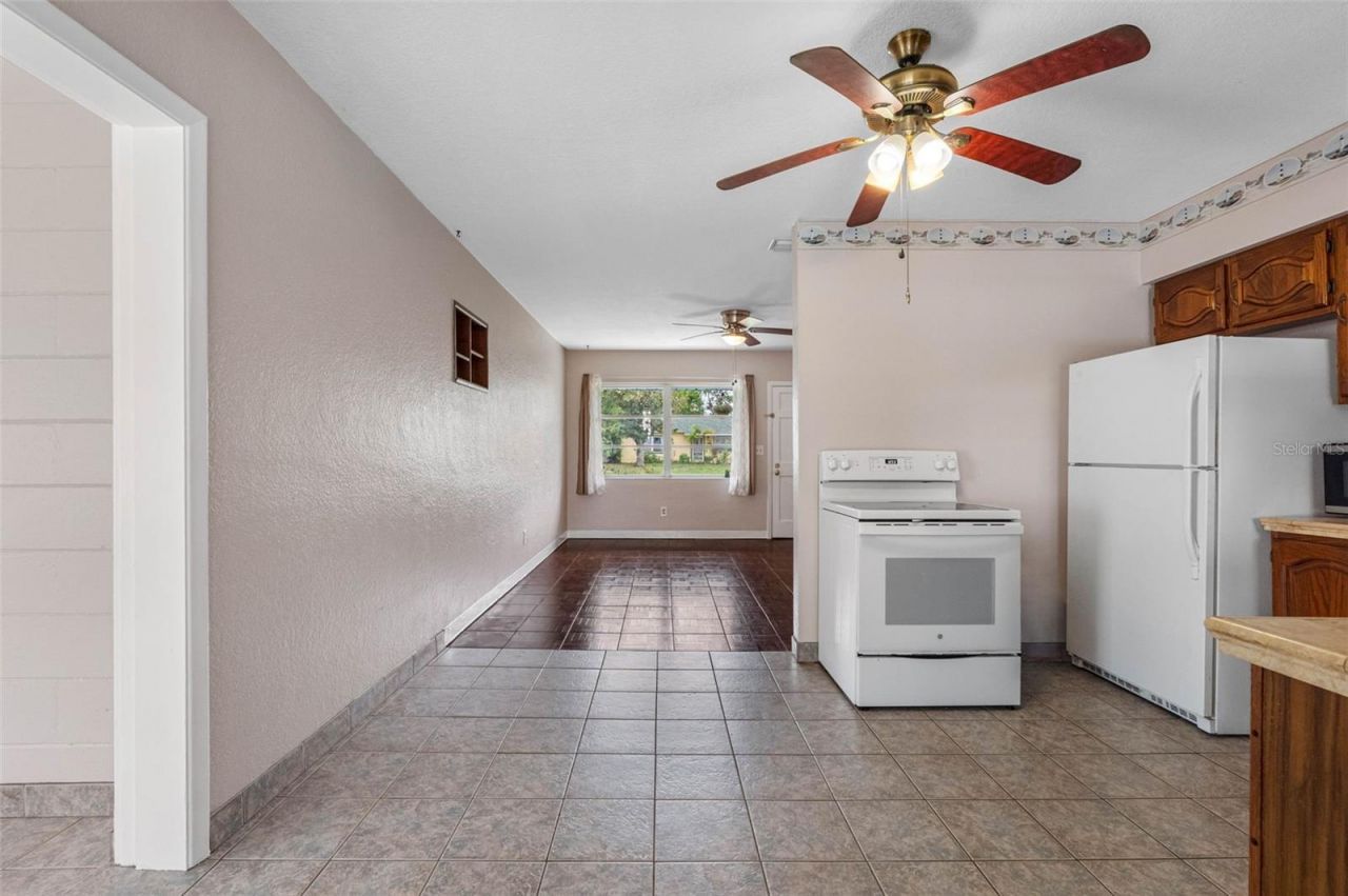 126 W Grapefruit Circle, Clearwater, FL 33759 Photo