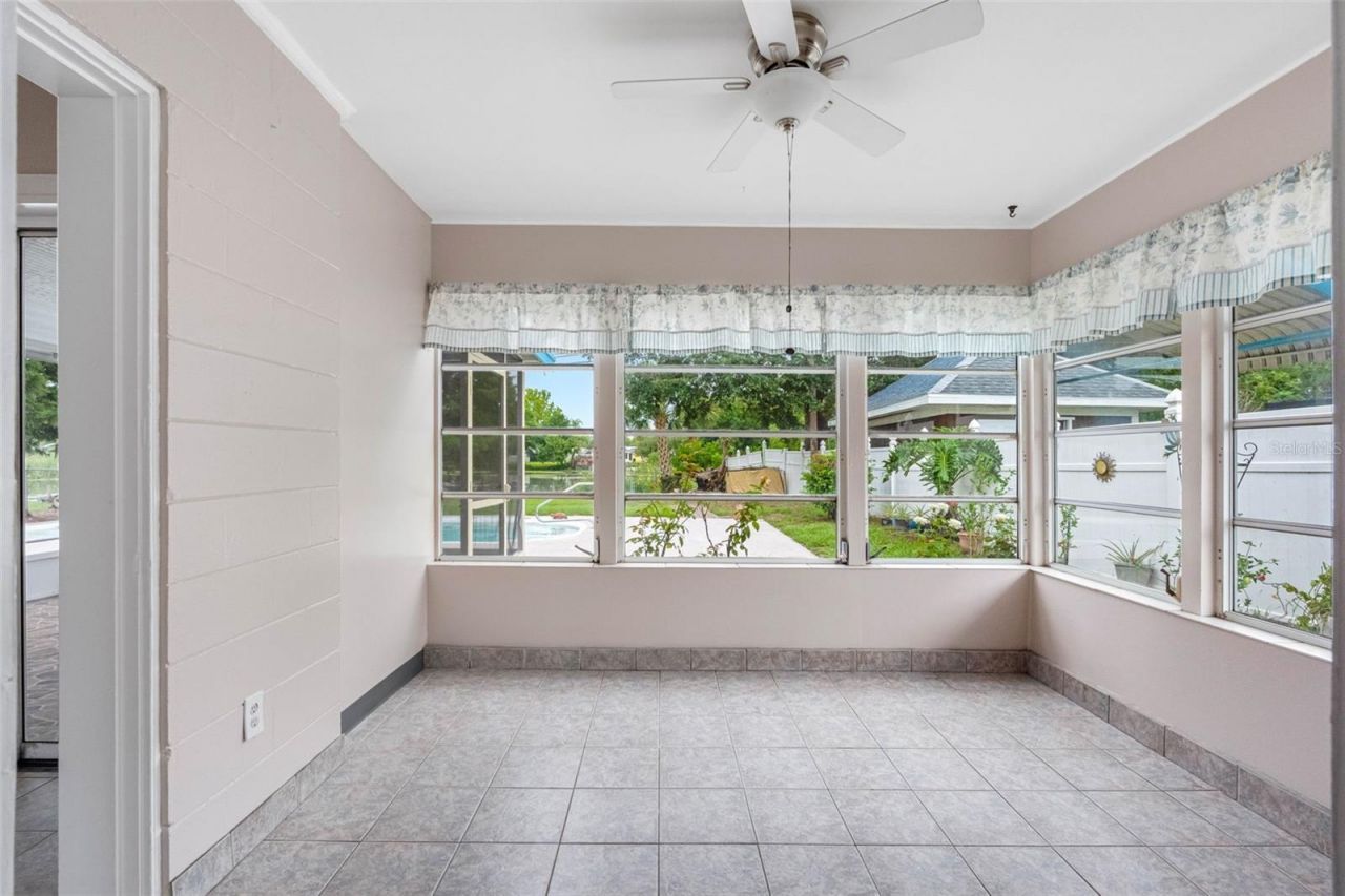 126 W Grapefruit Circle, Clearwater, FL 33759 Photo
