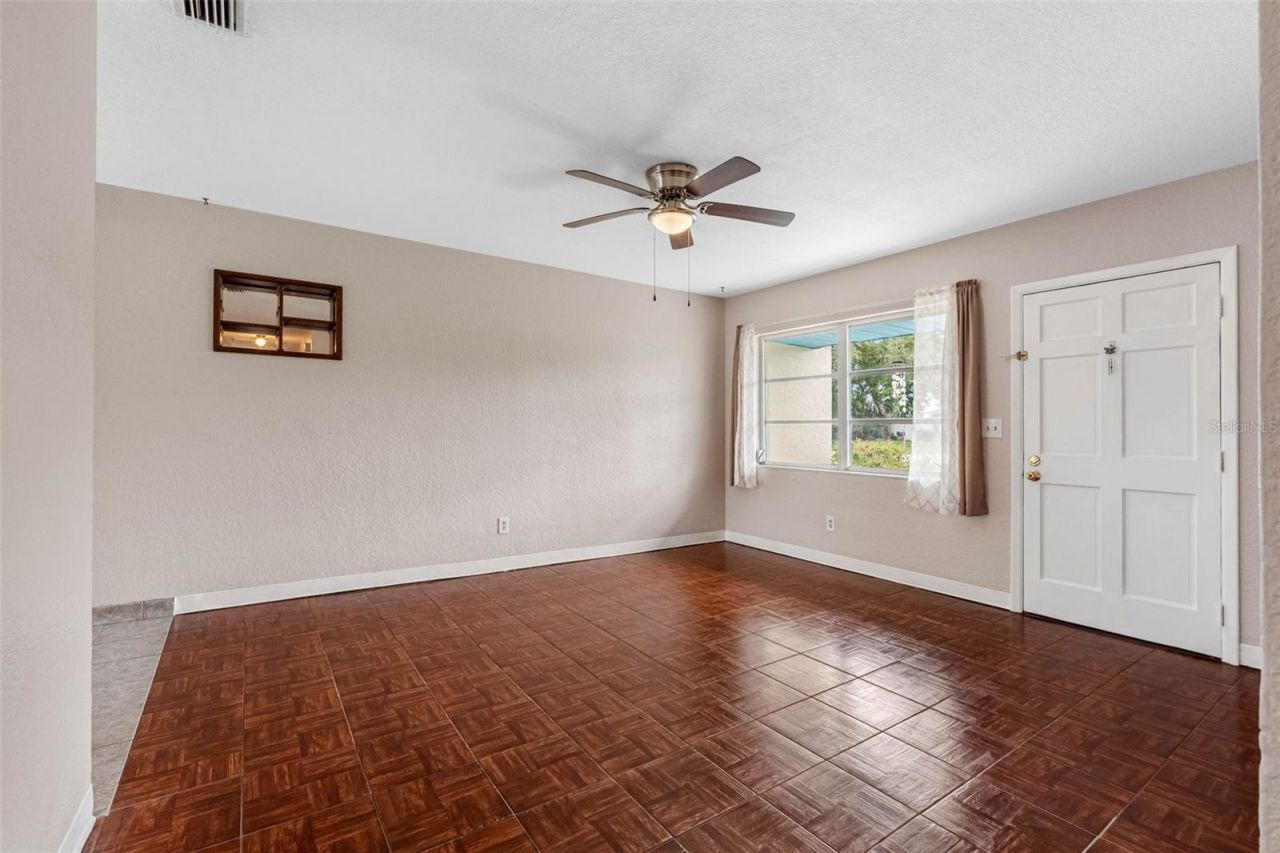 126 W Grapefruit Circle, Clearwater, FL 33759 Photo