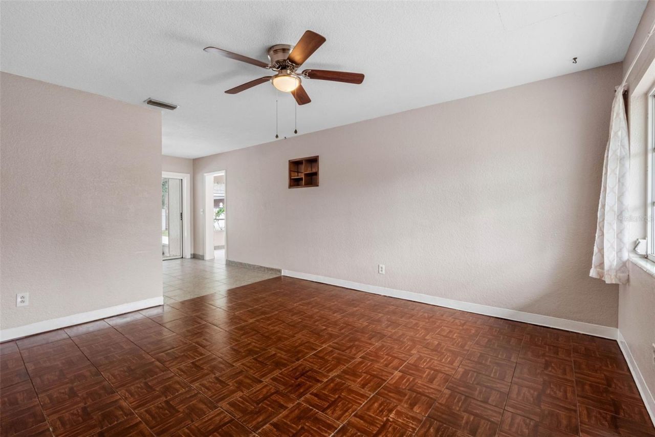 126 W Grapefruit Circle, Clearwater, FL 33759 Photo