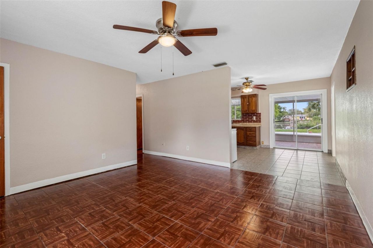 126 W Grapefruit Circle, Clearwater, FL 33759 Photo