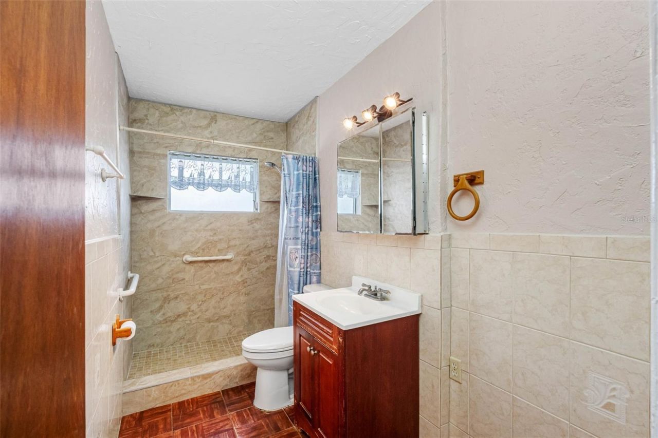 126 W Grapefruit Circle, Clearwater, FL 33759 Photo