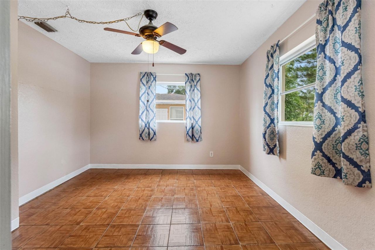 126 W Grapefruit Circle, Clearwater, FL 33759 Photo