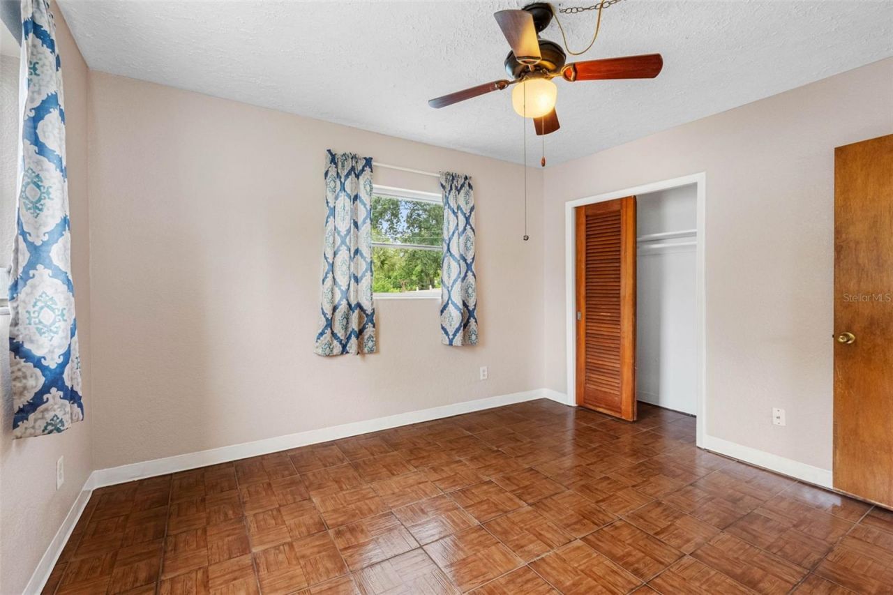 126 W Grapefruit Circle, Clearwater, FL 33759 Photo