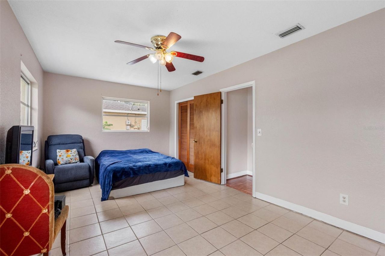 126 W Grapefruit Circle, Clearwater, FL 33759 Photo