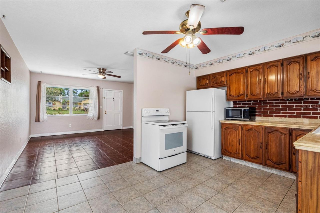 126 W Grapefruit Circle, Clearwater, FL 33759 Photo
