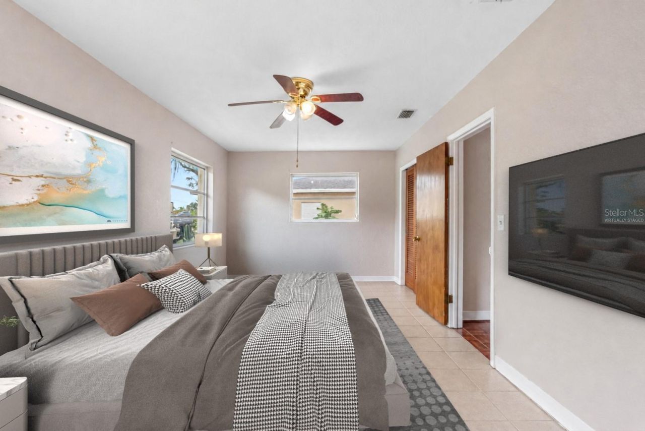 126 W Grapefruit Circle, Clearwater, FL 33759 Photo