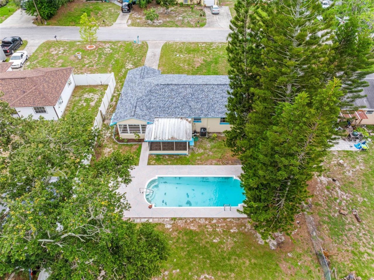 126 W Grapefruit Circle, Clearwater, FL 33759 Photo