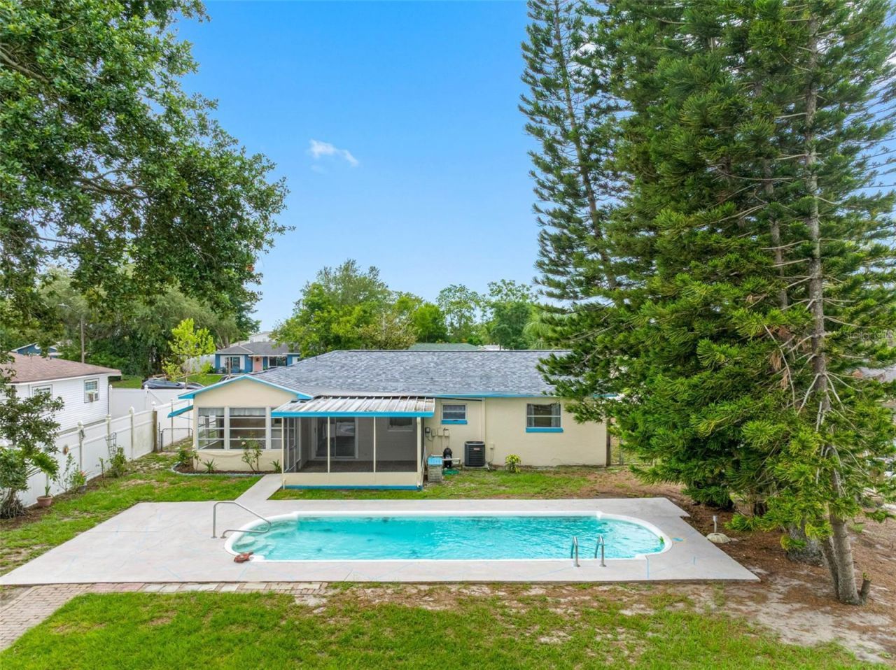 126 W Grapefruit Circle, Clearwater, FL 33759 Photo