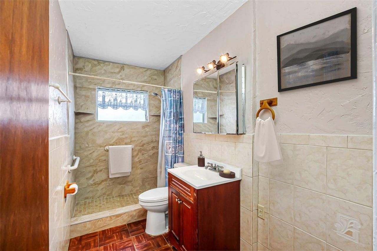 126 W Grapefruit Circle, Clearwater, FL 33759 Photo