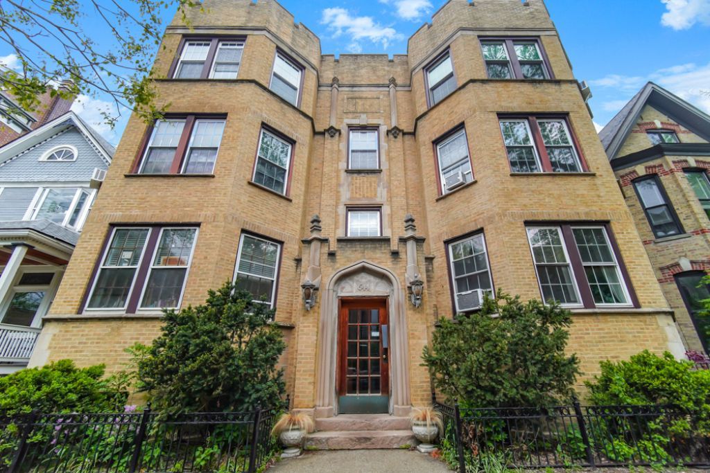 644 W Melrose Street , Chicago, IL 60657