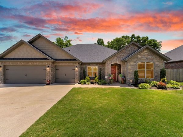 805 Ravine Street , Cave Springs, AR 72718