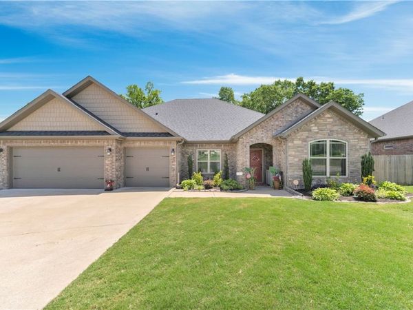 805 Ravine Street, Cave Springs, AR 72718