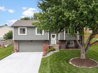 1138 Rawhide Road, Papillion, NE 68046