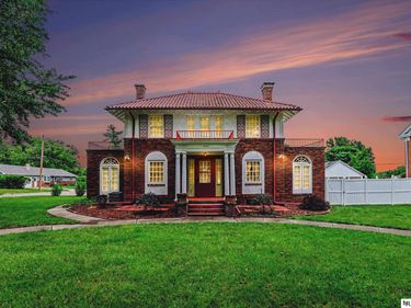2422 Lane Street, Falls City, NE 68355