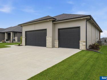 8731 S 82 Street, Lincoln, NE 68516