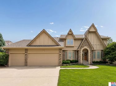 6151 S 102 Avenue, Omaha, NE 68127