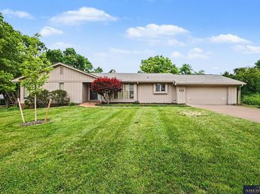 9916 Devonshire Drive, Omaha, NE 68114