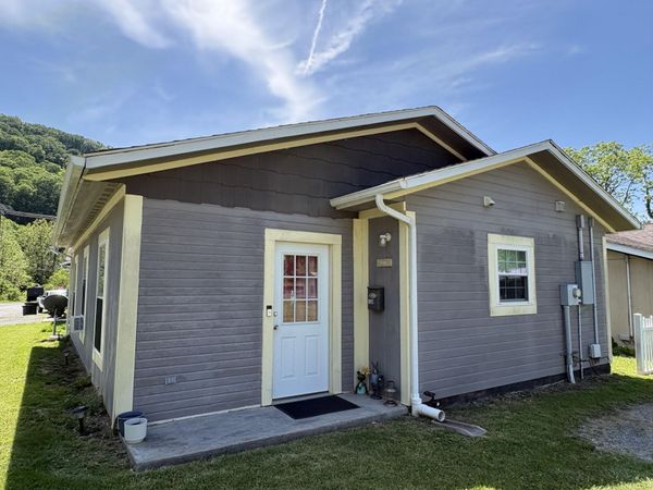 134 Spruce St, White Sulphur Springs, WV 24986