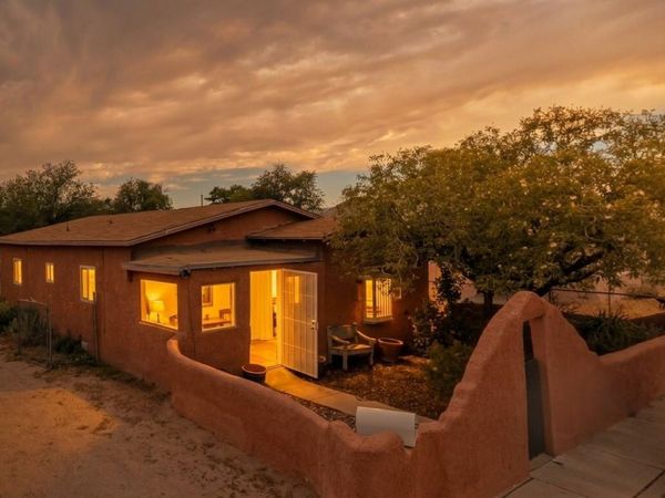 2426 Dora Avenue NW, Albuquerque, NM 87104