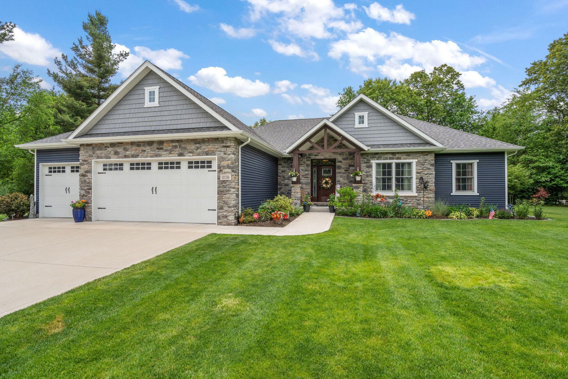 10186 Rustic Drive, Demotte, IN 46310 Main Photo