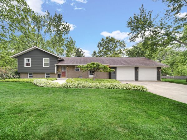 272 W Powell Drive, La Porte, IN 46350