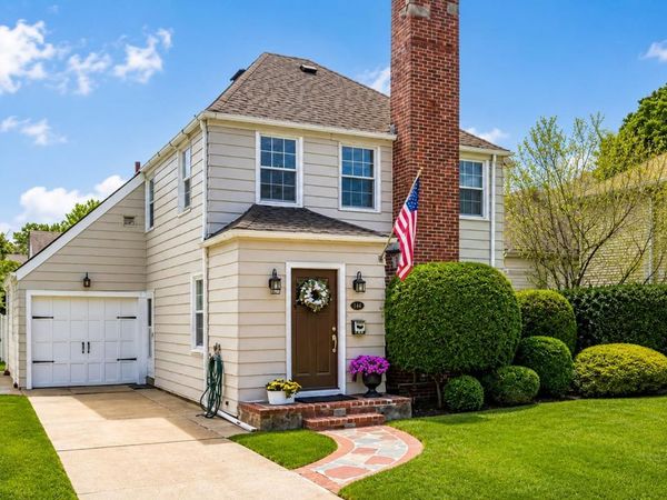 144 Saville Road , Mineola, NY 11501
