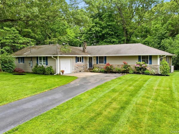 25 Edcris Lane , Huntington, NY 11743