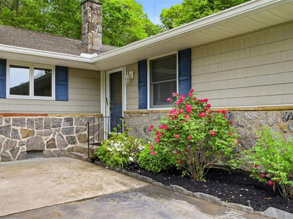 25 Edcris Lane , Huntington, NY 11743