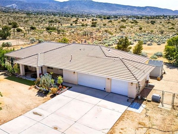 9562 Cambria Court, Phelan, CA 92371