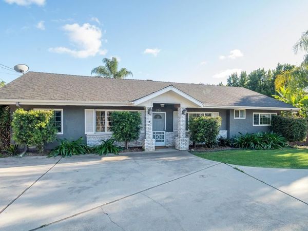 1078 Robertson Drive, Escondido, CA 92025