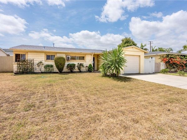 10261 D Este , Anaheim, CA 92804