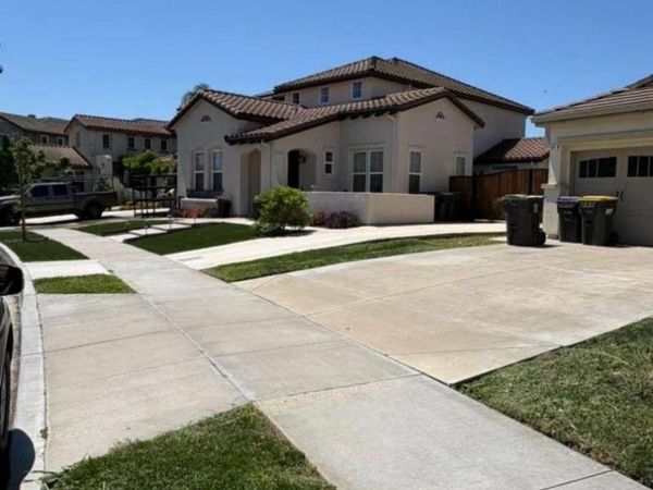 15801 Crescent Park Circle, Lathrop, CA 95330
