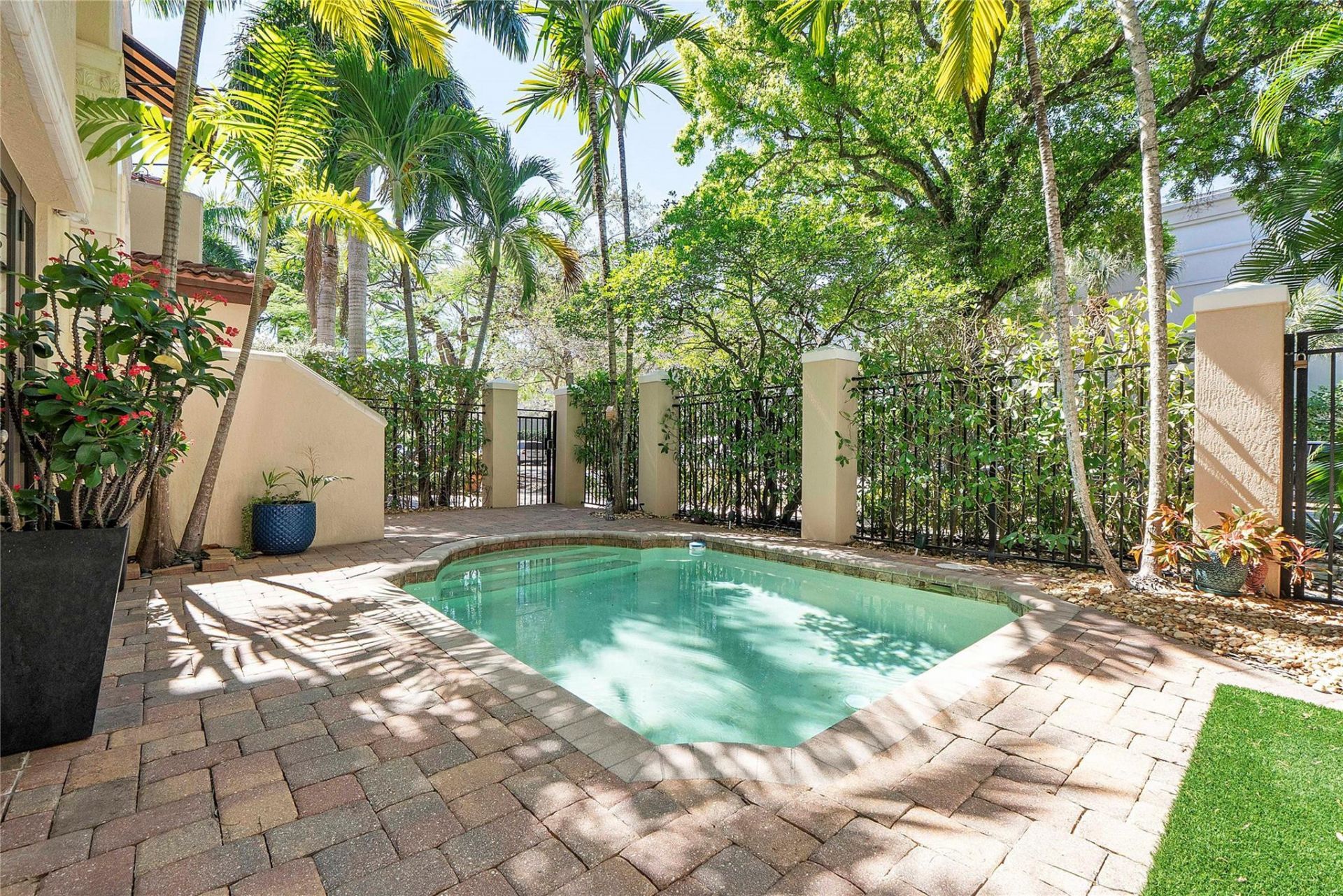 430 NE 7th Avenue, Unit 430, Fort Lauderdale, FL 33301 Photo