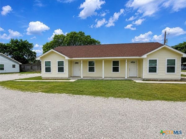 661 W Austin Street, Unit Q, Luling, TX 78648