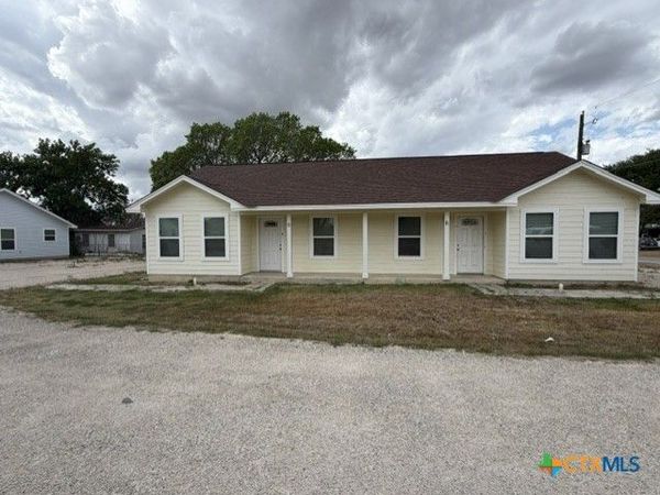 661 W Austin Street , Unit Q, Luling, TX 78648