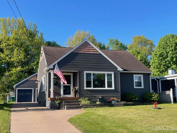 729 W College Avenue, Marquette, MI 49855